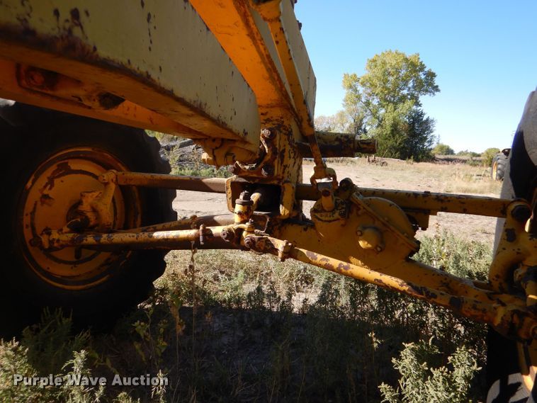 image for item LU9696 Caterpillar 12  rigid frame motor grader