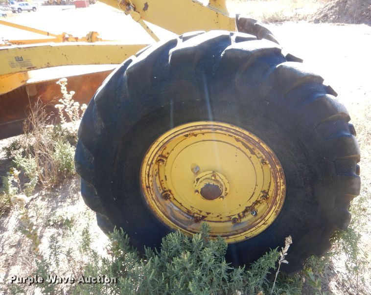 image for item LU9696 Caterpillar 12  rigid frame motor grader