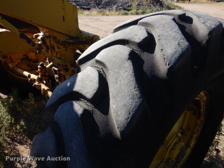 image for item LU9696 Caterpillar 12  rigid frame motor grader