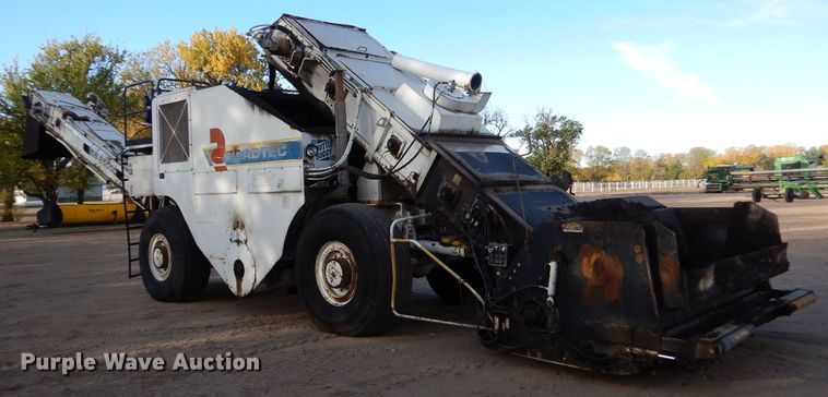 image for item LU9728 2003 Roadtec SB2500C  material transfer vehicle