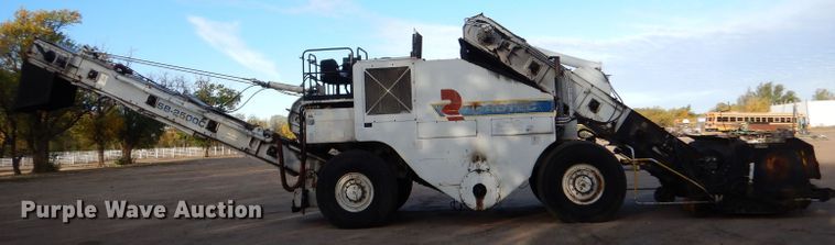 image for item LU9728 2003 Roadtec SB2500C  material transfer vehicle