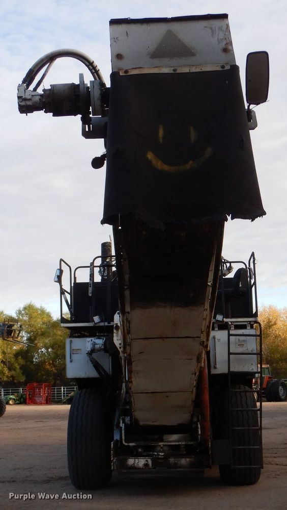 image for item LU9728 2003 Roadtec SB2500C  material transfer vehicle