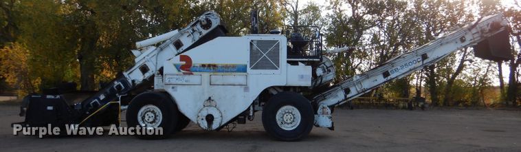 image for item LU9728 2003 Roadtec SB2500C  material transfer vehicle