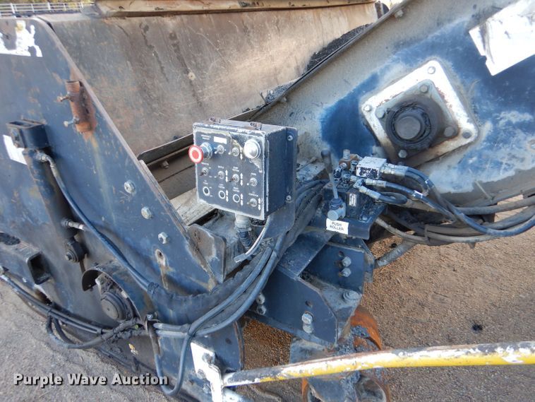 image for item LU9728 2003 Roadtec SB2500C  material transfer vehicle