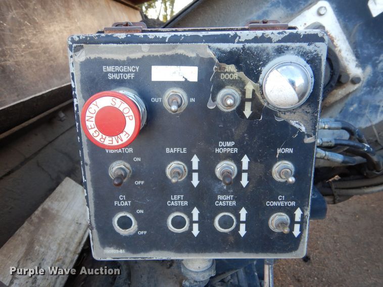 image for item LU9728 2003 Roadtec SB2500C  material transfer vehicle