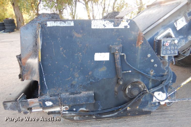 image for item LU9728 2003 Roadtec SB2500C  material transfer vehicle