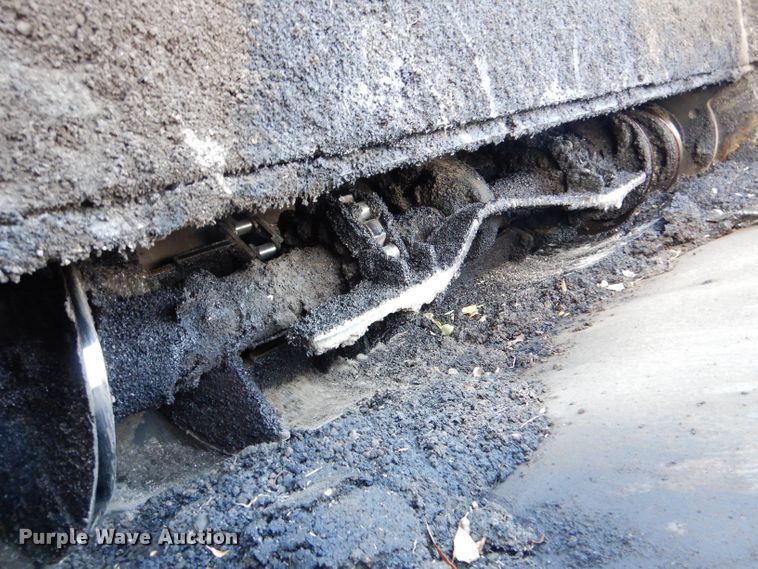 image for item LU9728 2003 Roadtec SB2500C  material transfer vehicle