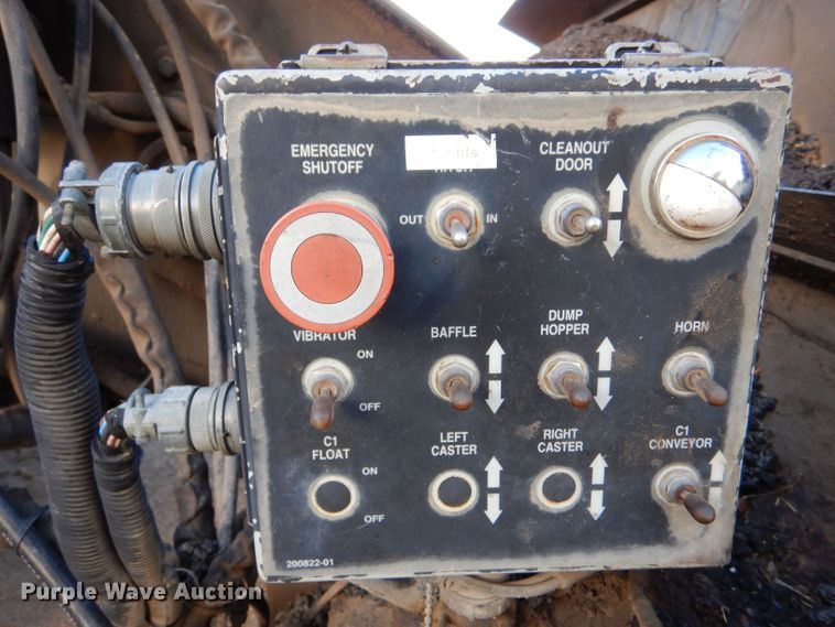 image for item LU9728 2003 Roadtec SB2500C  material transfer vehicle