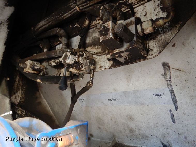 image for item LU9728 2003 Roadtec SB2500C  material transfer vehicle