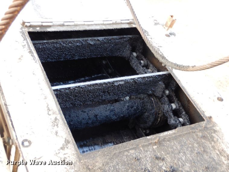 image for item LU9728 2003 Roadtec SB2500C  material transfer vehicle