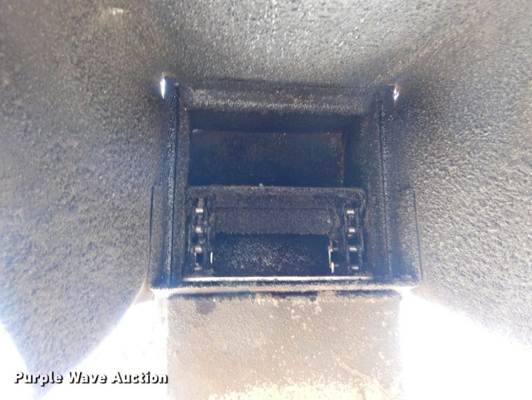 image for item LU9728 2003 Roadtec SB2500C  material transfer vehicle