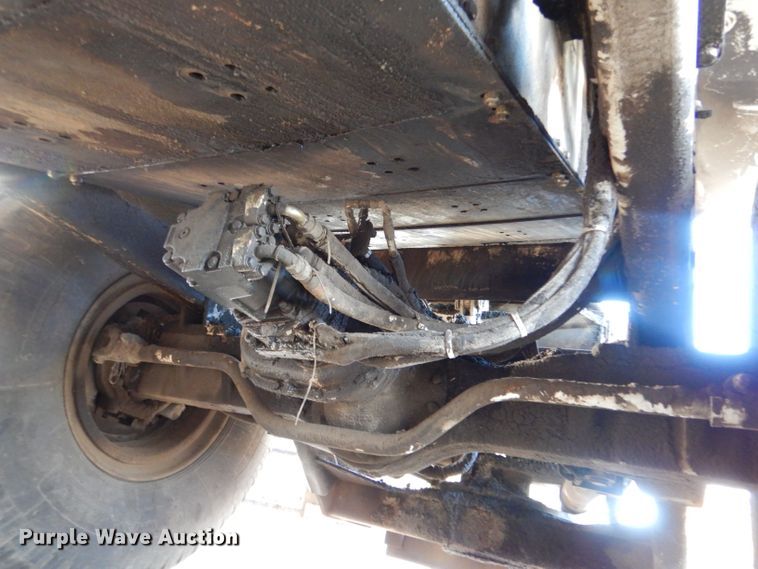 image for item LU9728 2003 Roadtec SB2500C  material transfer vehicle