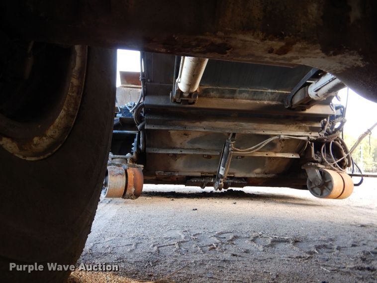 image for item LU9728 2003 Roadtec SB2500C  material transfer vehicle