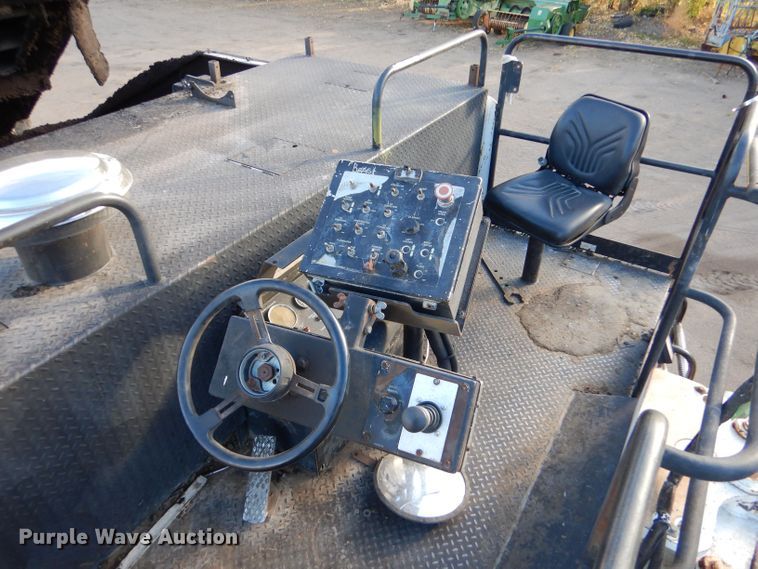 image for item LU9728 2003 Roadtec SB2500C  material transfer vehicle