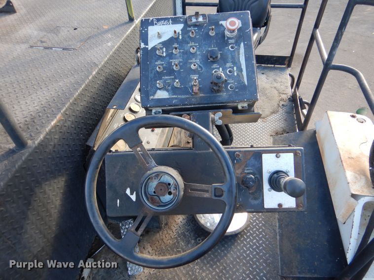 image for item LU9728 2003 Roadtec SB2500C  material transfer vehicle