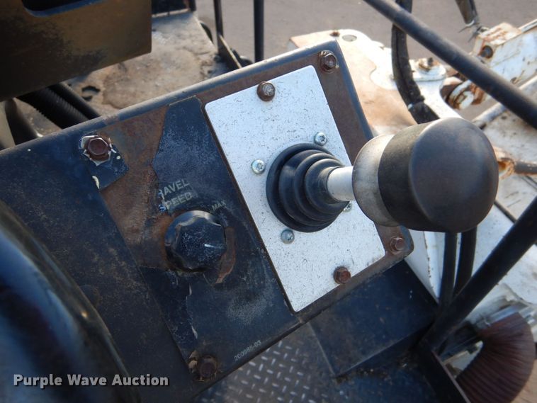 image for item LU9728 2003 Roadtec SB2500C  material transfer vehicle