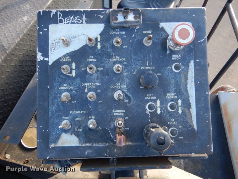 image for item LU9728 2003 Roadtec SB2500C  material transfer vehicle