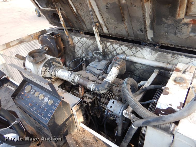 image for item LU9728 2003 Roadtec SB2500C  material transfer vehicle