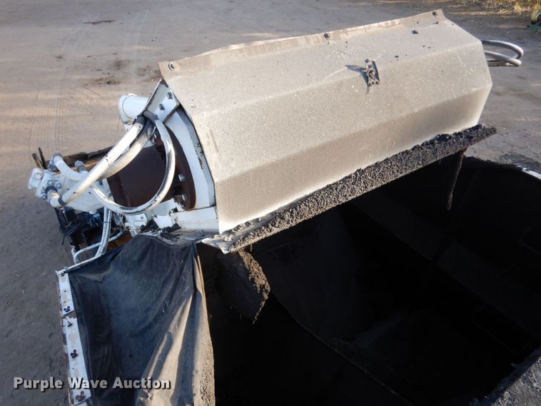 image for item LU9728 2003 Roadtec SB2500C  material transfer vehicle