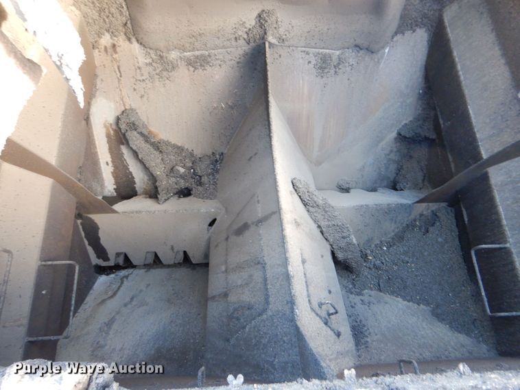 image for item LU9728 2003 Roadtec SB2500C  material transfer vehicle