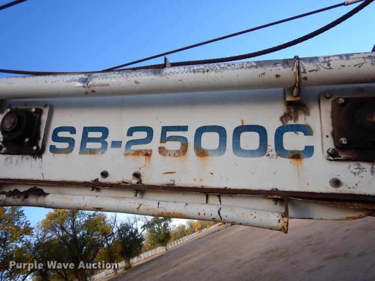 image for item LU9728 2003 Roadtec SB2500C  material transfer vehicle