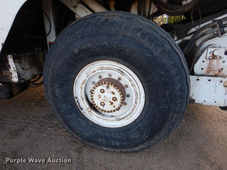 image for item LU9728 2003 Roadtec SB2500C  material transfer vehicle