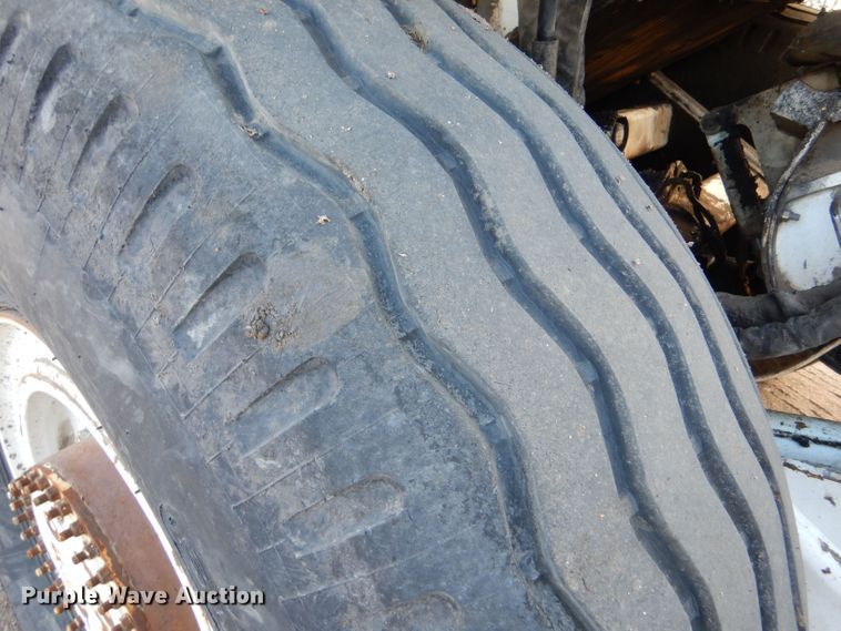 image for item LU9728 2003 Roadtec SB2500C  material transfer vehicle