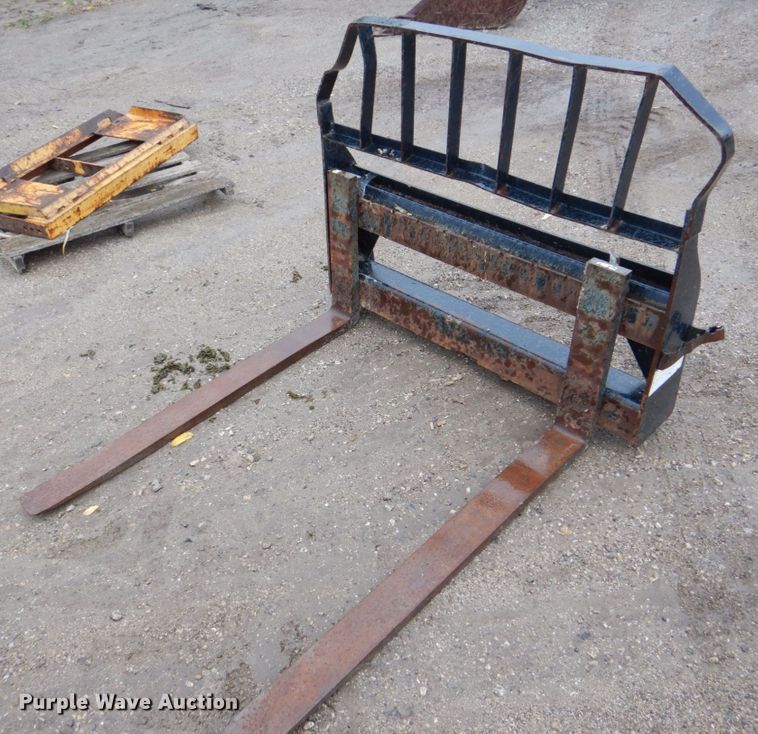 image for item MF9254 John Deere  skid steer forks