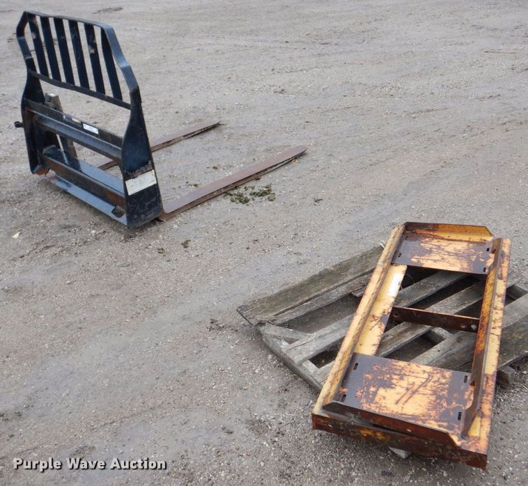 image for item MF9254 John Deere  skid steer forks