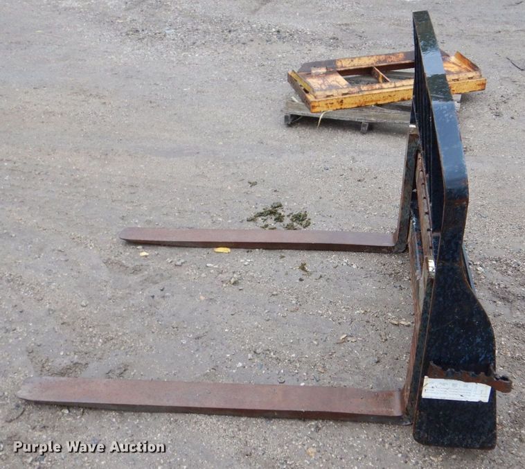 image for item MF9254 John Deere  skid steer forks