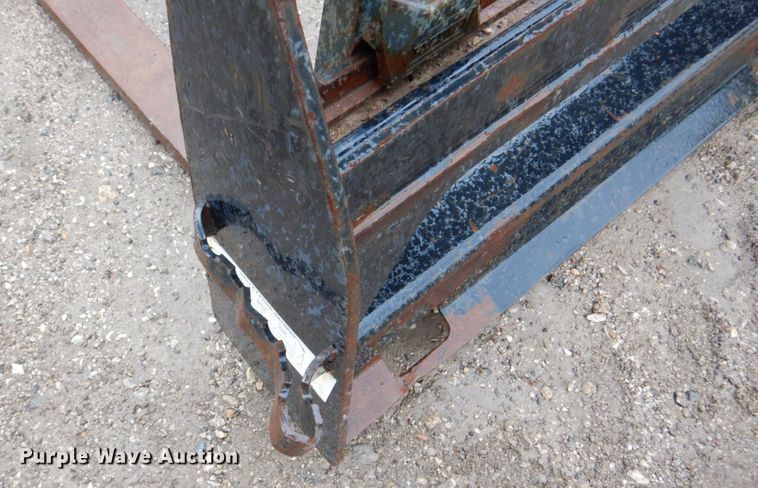 image for item MF9254 John Deere  skid steer forks