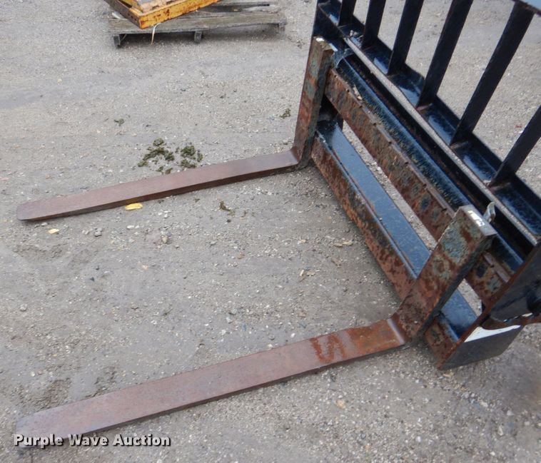 image for item MF9254 John Deere  skid steer forks