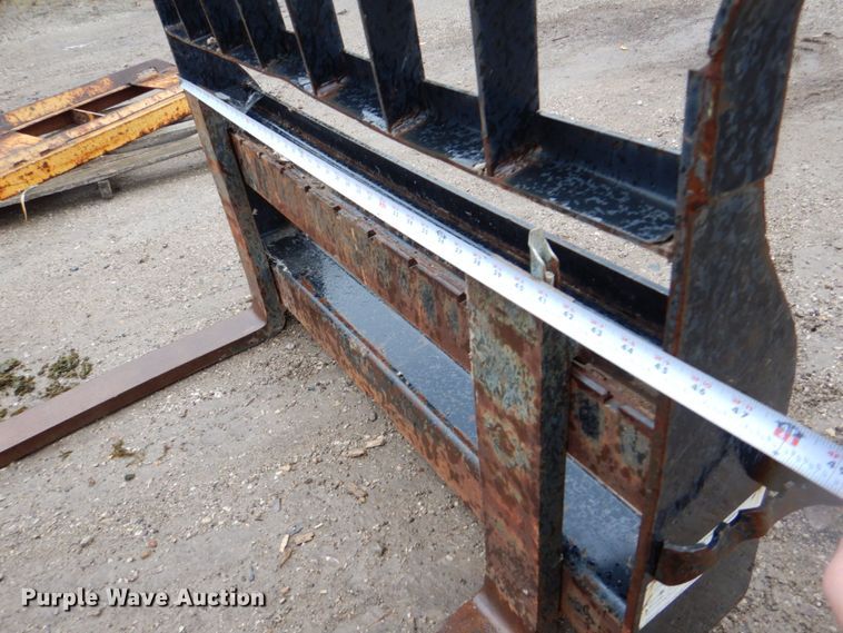 image for item MF9254 John Deere  skid steer forks