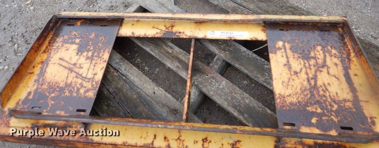 image for item MF9254 John Deere  skid steer forks