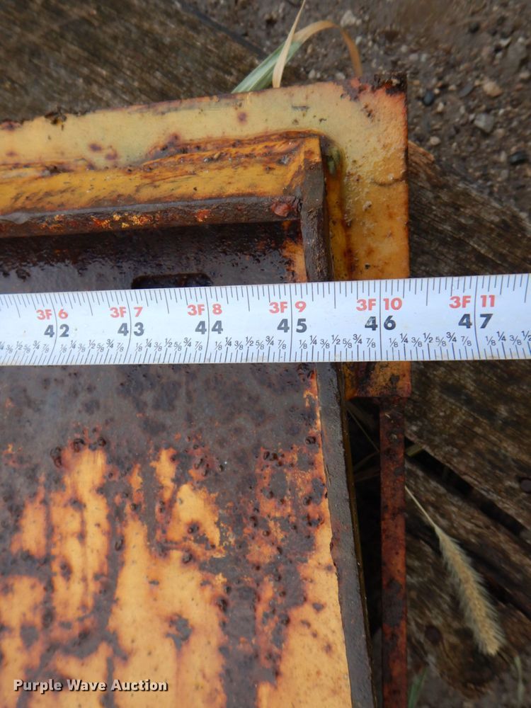 image for item MF9254 John Deere  skid steer forks