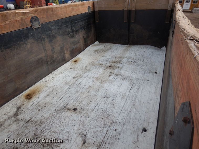 image for item MH9233 2009 International 4300 SBA  dump truck