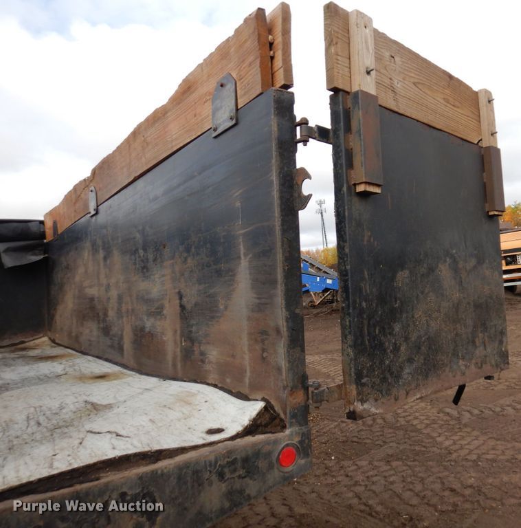 image for item MH9233 2009 International 4300 SBA  dump truck