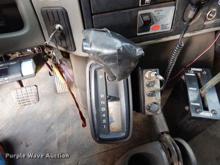 image for item MH9233 2009 International 4300 SBA  dump truck