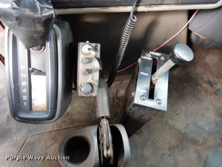 image for item MH9233 2009 International 4300 SBA  dump truck