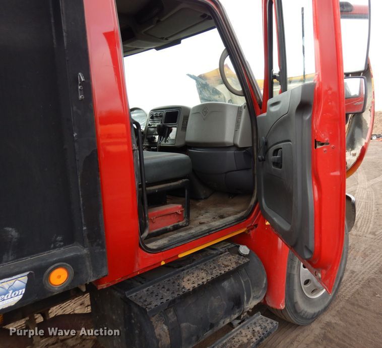 image for item MH9233 2009 International 4300 SBA  dump truck