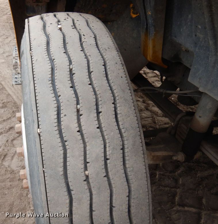 image for item MH9233 2009 International 4300 SBA  dump truck