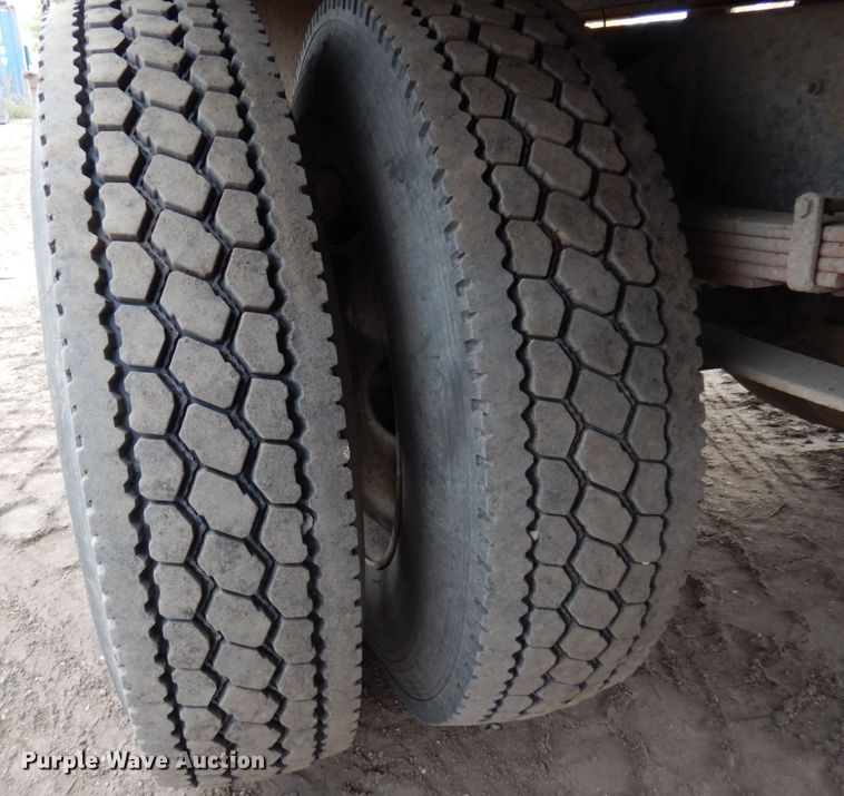 image for item MH9233 2009 International 4300 SBA  dump truck