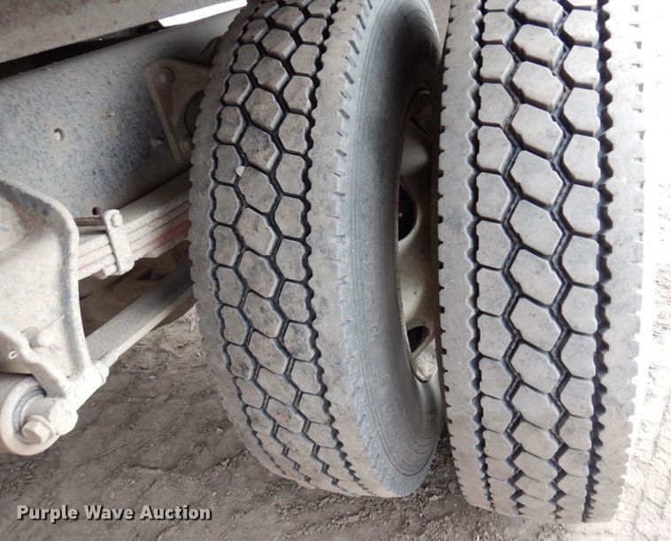 image for item MH9233 2009 International 4300 SBA  dump truck