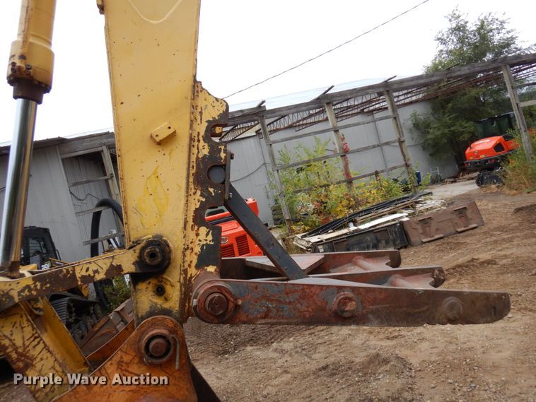 image for item MH9237 2001 Kobelco SK160LC  excavator