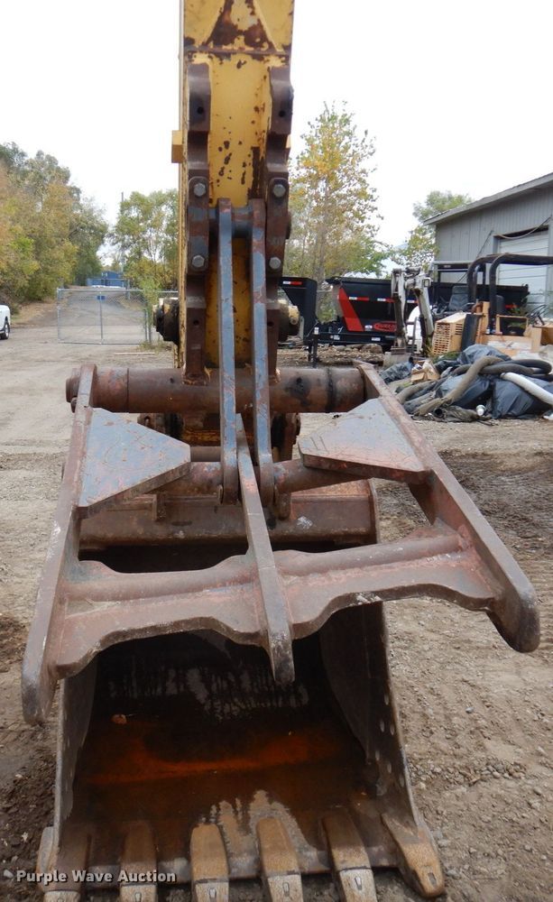 image for item MH9237 2001 Kobelco SK160LC  excavator