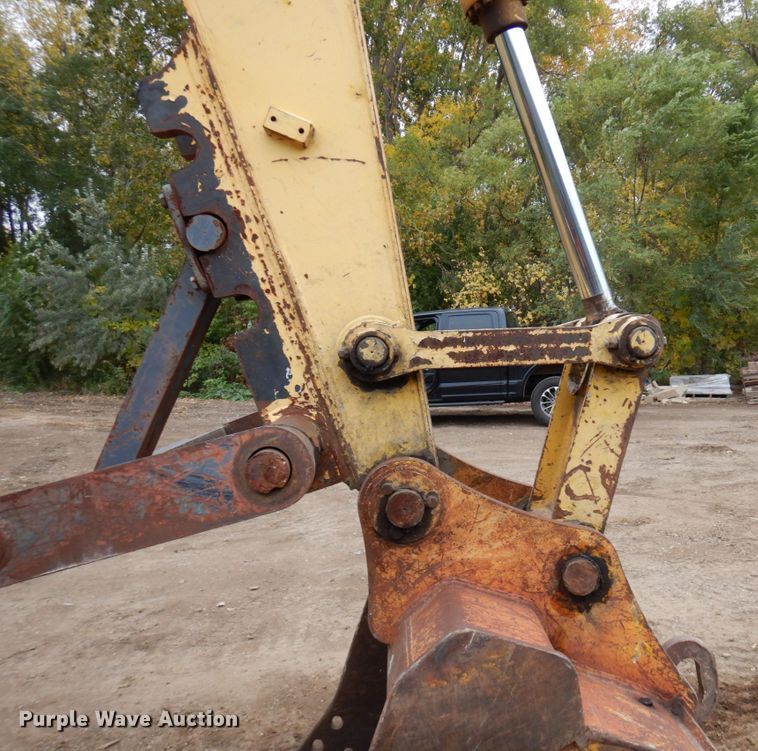 image for item MH9237 2001 Kobelco SK160LC  excavator