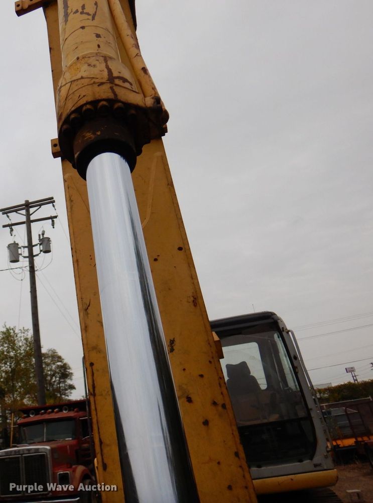 image for item MH9237 2001 Kobelco SK160LC  excavator