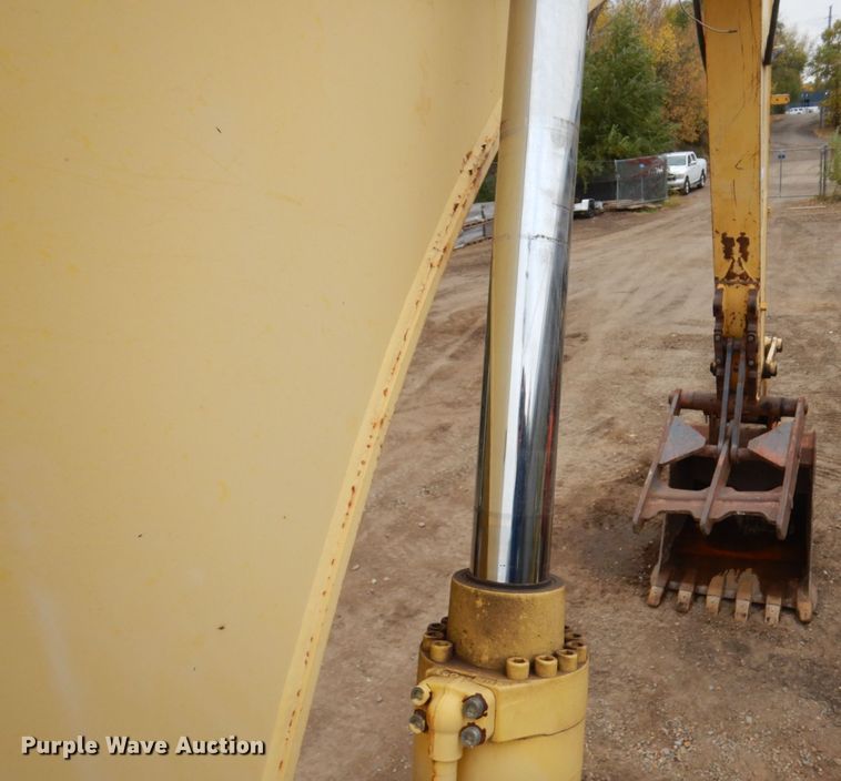 image for item MH9237 2001 Kobelco SK160LC  excavator