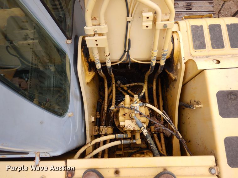 image for item MH9237 2001 Kobelco SK160LC  excavator