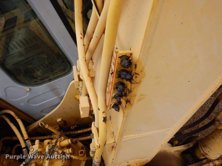 image for item MH9237 2001 Kobelco SK160LC  excavator